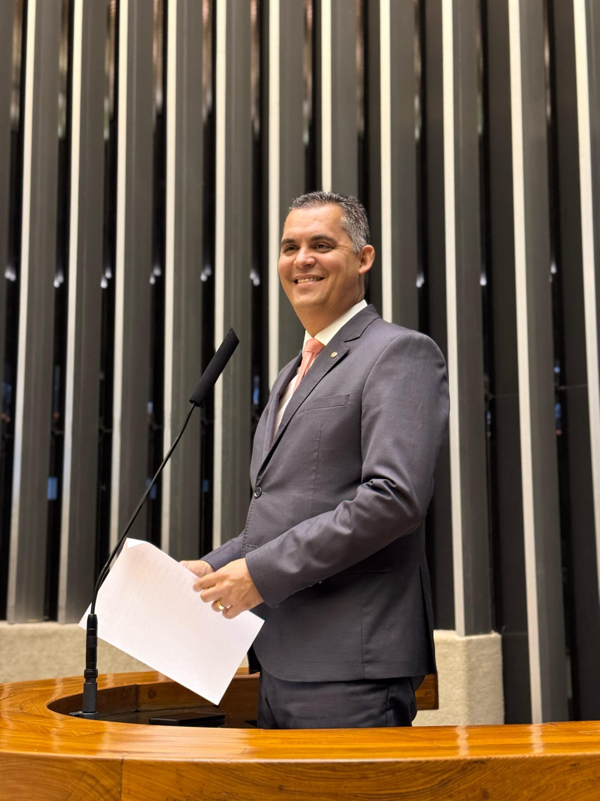 Leia mais sobre o artigo Ação do deputado Gilson Daniel garante recursos históricos para casas, creches, ônibus e equipamentos de saúde em municípios capixabas