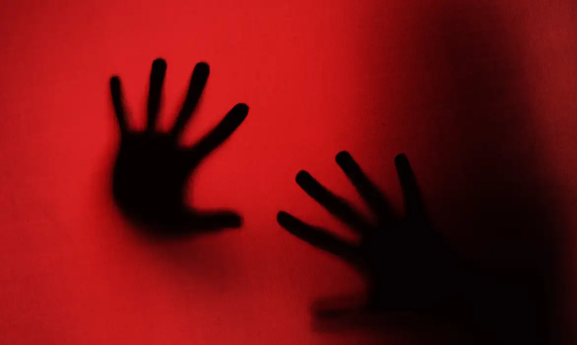 Leia mais sobre o artigo Crime de estupro: entenda as agravantes e punições previstas em lei